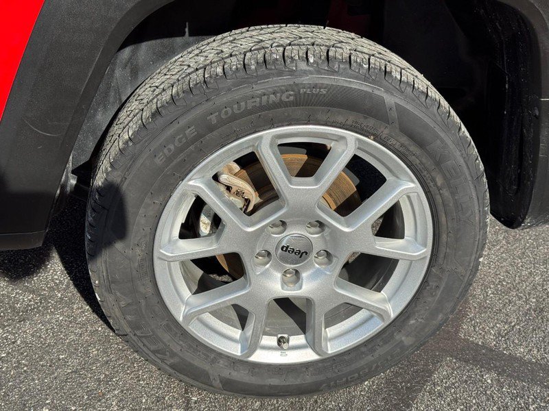 Used 2023 Jeep Renegade Latitude AWD/4WD image 7