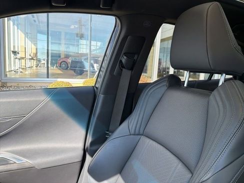 Used 2023 Toyota Venza Limited image 22