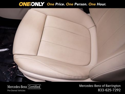 Used 2023 Mercedes-Benz GLB 250 4MATIC w/ Premium Package image 17