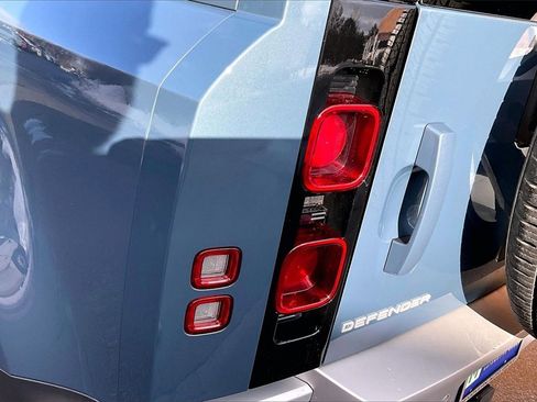 Used 2025 Land Rover Defender 110 S image 23