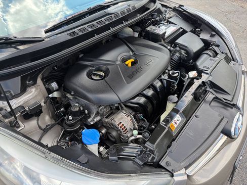 Used 2016 Hyundai Elantra Limited FWD image 32