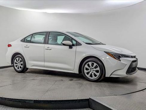 Used 2024 Toyota Corolla LE image 11