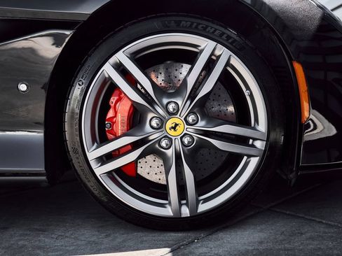 Used 2020 Ferrari Portofino RWD image 28