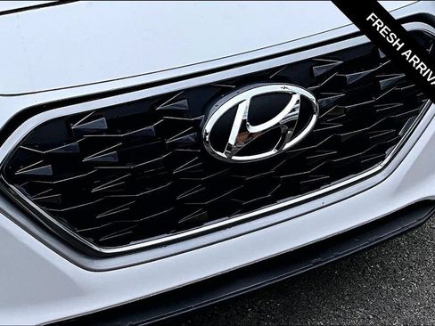 Used 2020 Hyundai Ioniq SE FWD image 31