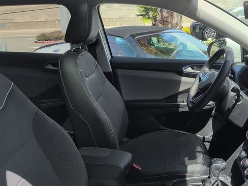 Used 2023 Volkswagen Taos SE w/ Panoramic Sunroof Package FWD image 10