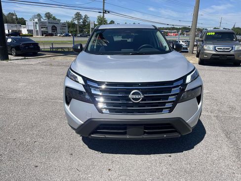 Used 2025 Nissan Rogue S FWD image 2