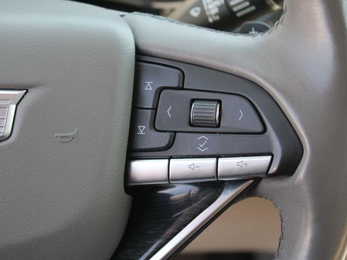 Used 2022 Cadillac XT6 Premium Luxury w/ Technology Package FWD image 18