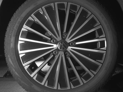 Used 2025 Volkswagen Taos SE image 14