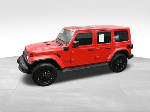 Used 2025 Jeep Wrangler Unlimited Sahara AWD/4WD image 33