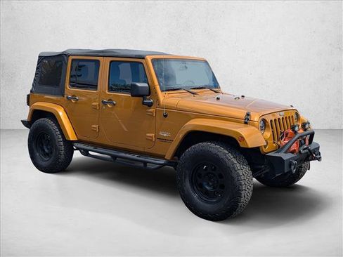 Used 2014 Jeep Wrangler Unlimited Sahara w/ Connectivity Group AWD/4WD image 3
