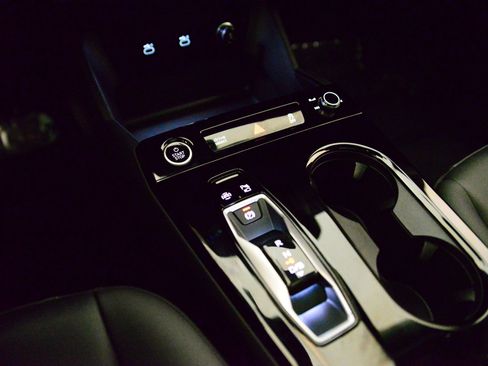 Certified 2025 Audi Q6 e-tron Premium w/ Convenience Package image 27