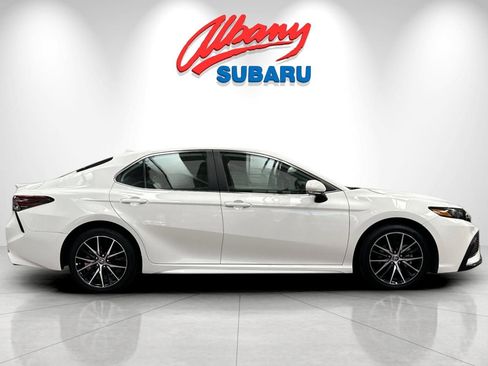 Used 2023 Toyota Camry SE w/ Convenience Package FWD image 3