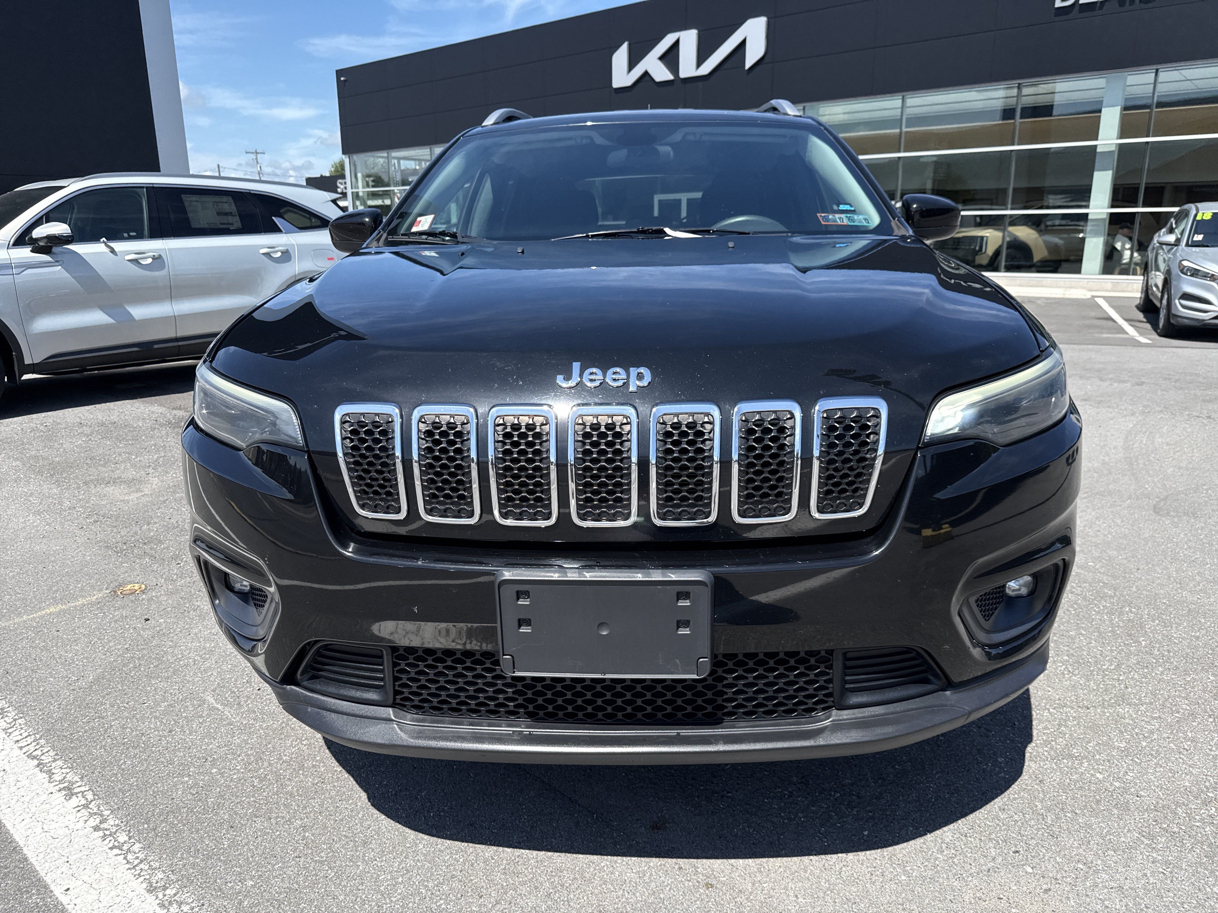 Used 2019 Jeep Cherokee Latitude w/ Popular Appearance Group AWD/4WD image 11