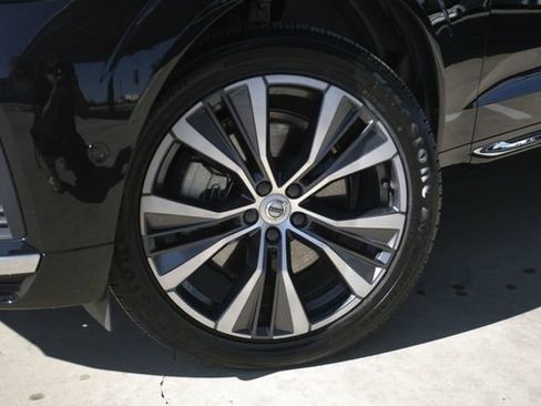Used 2022 Volvo XC60 T8 Inscription Expression w/ Advanced Package image 2