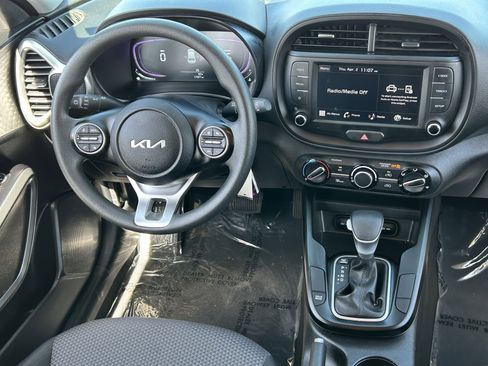 Certified 2025 Kia Soul LX w/ LX Technology Package FWD image 13