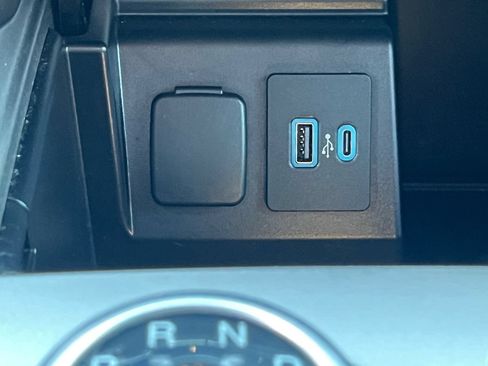 Used 2020 Ford Explorer XLT w/ Equipment Group 202A AWD/4WD image 23