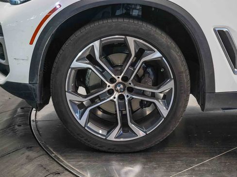 Used 2023 BMW X5 sDrive40i w/ Premium Package image 9