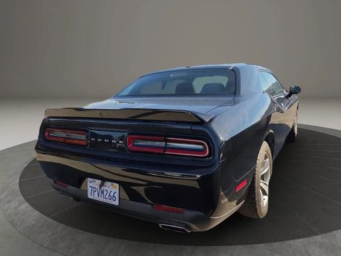Used 2019 Dodge Challenger SXT image 3