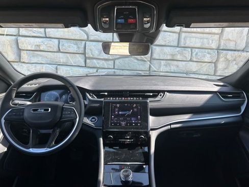 Used 2025 Jeep Grand Cherokee Laredo X w/ Luxury Tech Group I AWD/4WD image 10