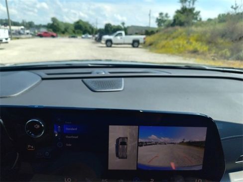 New 2025 Chevrolet Traverse LT w/ Enhanced Driving Package image 28