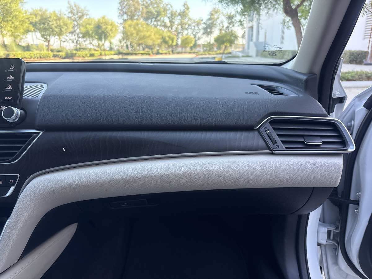 Used 2018 Honda Accord Touring image 16