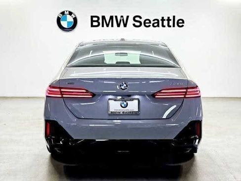 Used 2025 BMW 530i xDrive w/ M Sport Package image 5