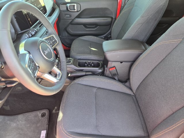 Used 2026 Jeep Wrangler Unlimited Sahara AWD/4WD image 16
