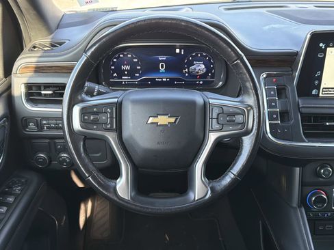 Used 2023 Chevrolet Suburban Premier image 7