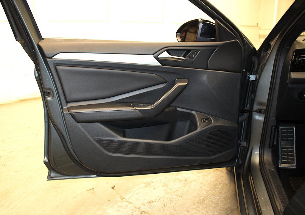 Used 2025 Volkswagen Jetta Sport FWD image 24