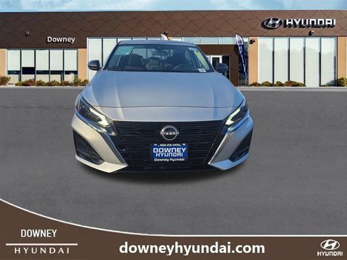 Used 2024 Nissan Altima 2.5 SV FWD image 8