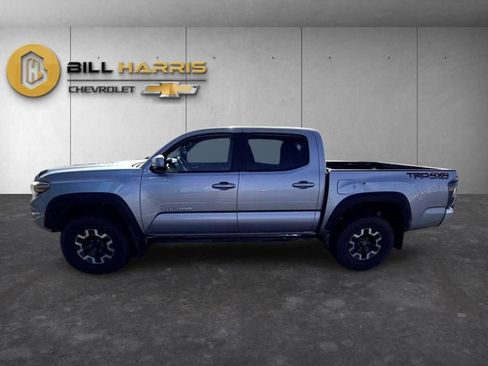 Used 2017 Toyota Tacoma TRD Off-Road w/ Tow Package (A/T) image 8