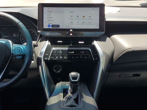 Certified 2024 Toyota Venza XLE AWD/4WD image 18