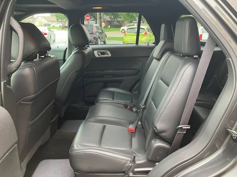 Used 2015 Ford Explorer XLT w/ Equipment Group 202B AWD/4WD image 12