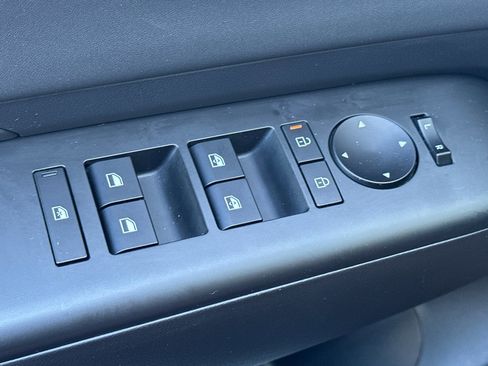 Used 2025 Hyundai Kona Limited image 12