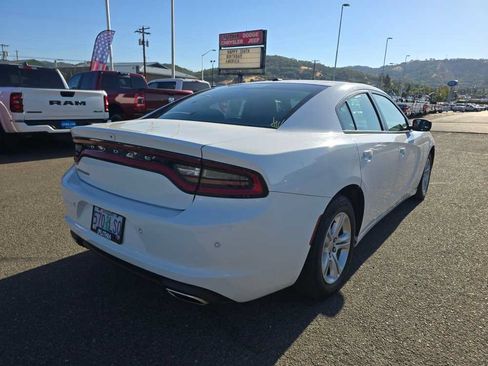 Used 2019 Dodge Charger SXT w/ Leather Interior Group RWD image 3