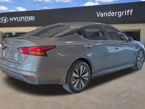 Used 2021 Nissan Altima 2.5 SV FWD image 3