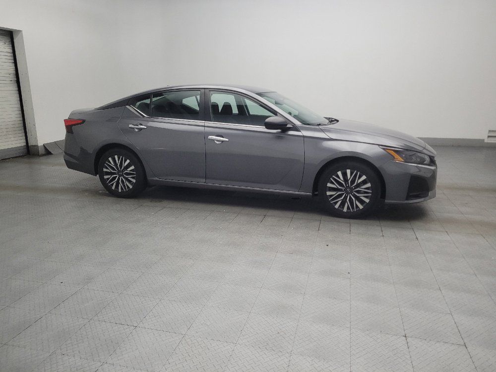 Used 2024 Nissan Altima 2.5 SV FWD image 11