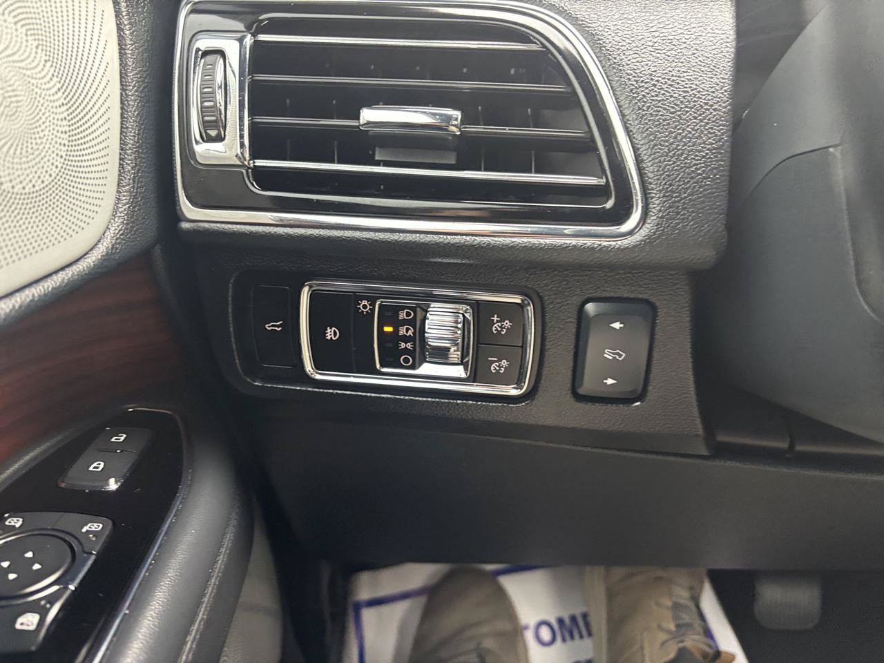 Used 2023 Lincoln Navigator Reserve AWD/4WD image 16