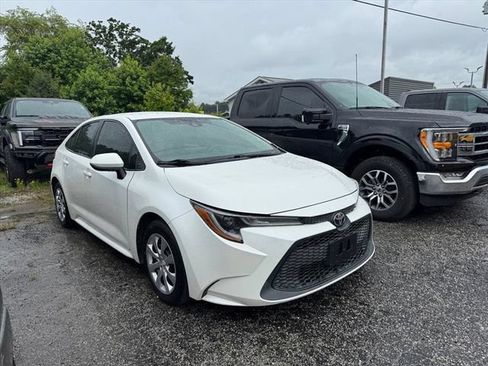Used 2020 Toyota Corolla LE FWD image 1