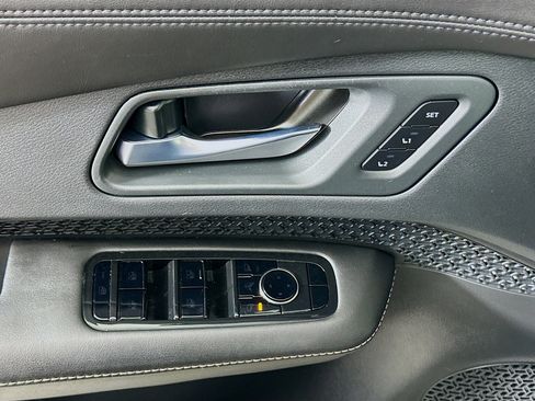 Used 2023 Nissan Ariya AWD image 15