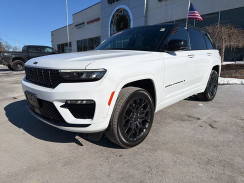 Used 2025 Jeep Grand Cherokee Summit AWD/4WD image 15