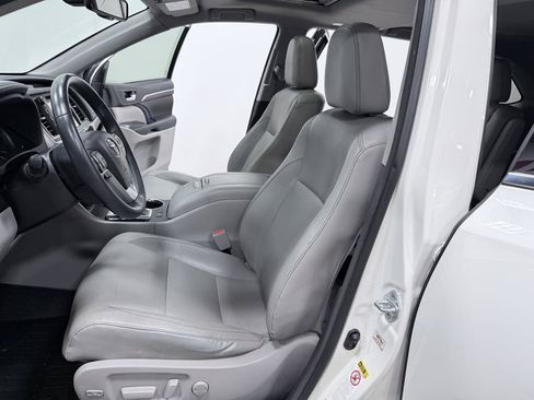 Used 2016 Toyota Highlander Limited FWD image 29