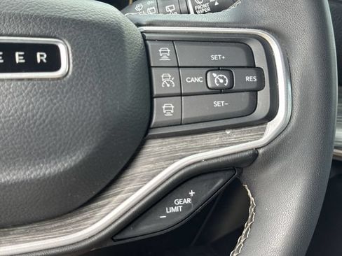 Used 2024 Jeep Wagoneer Series II w/ Flexible Seating Group AWD/4WD image 29