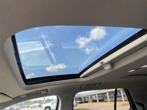 Used 2018 Chevrolet Traverse Premier w/ Driver Confidence II Package image 31