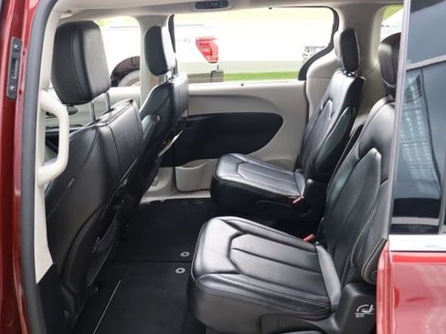 Used 2023 Chrysler Pacifica Touring-L FWD image 25