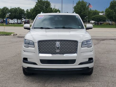 Used 2024 Lincoln Navigator Reserve AWD/4WD image 2