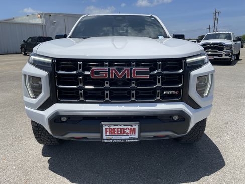 Used 2024 GMC Canyon AT4 w/ Technology Package AWD/4WD image 9