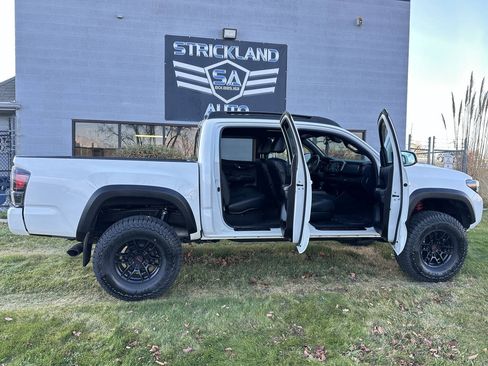 Used 2021 Toyota Tacoma TRD Pro AWD/4WD image 29