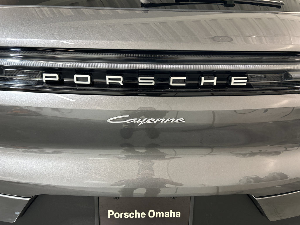 Certified 2025 Porsche Cayenne AWD/4WD image 29