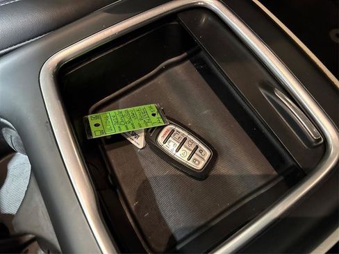 Used 2024 Chrysler Pacifica Touring-L image 26